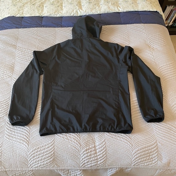 UNIQLO Lightweight Jacket Black Size Medium - Picture 2 of 10